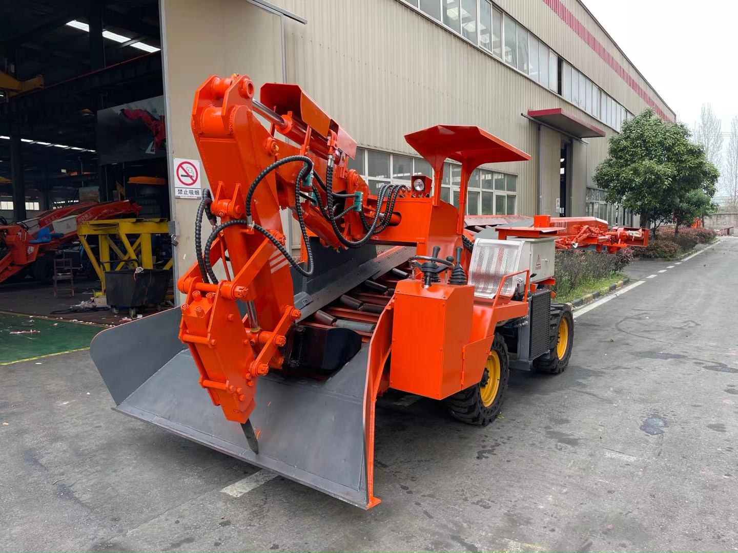 扒渣機加液壓油有講究您了解多少？